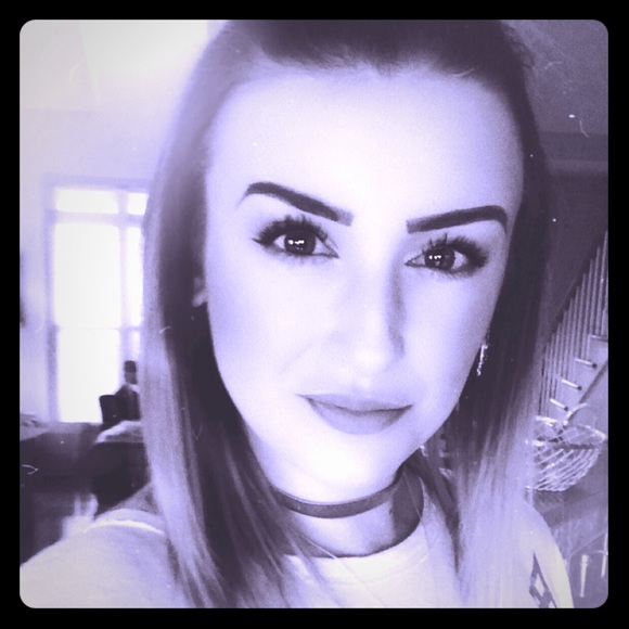 Meet your Posher, Ally - Picture 1 of 1